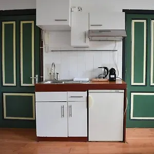 https://cosy-apartment-next-to-vondelpark.utrechthotels.net