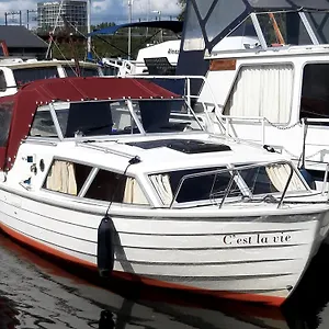 https://motor-yacht-amazone.utrechthotels.net